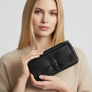 Authentic Womens Fendi 2305 8N0038 Black Pebbled Leather Zip Clutch Wallet